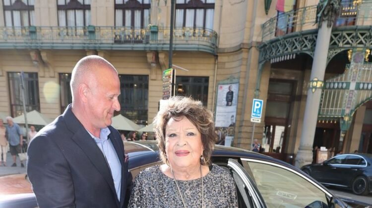Bohdal’s 95th birthday party full of stars: Vondráčková and Žilková came, and Zeman in a wheelchair. You won’t believe who represented Slovakia – Hviezdne kauzy – Cocktail