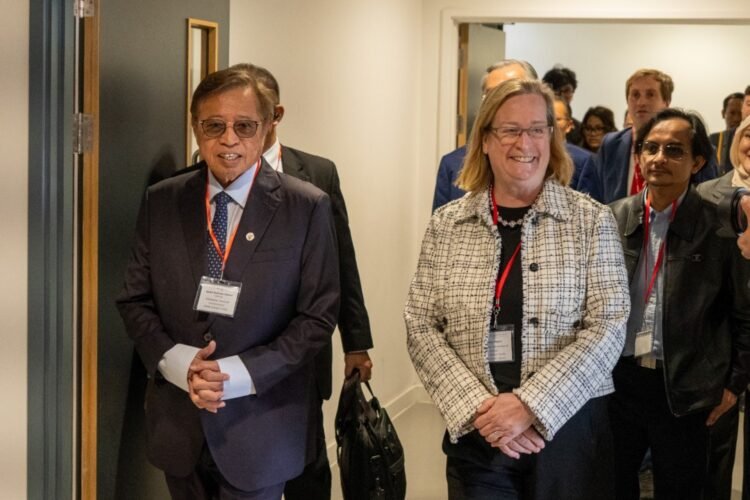 Premier: Sarawak to develop satellite-grade chips, first satellite in UK partnership