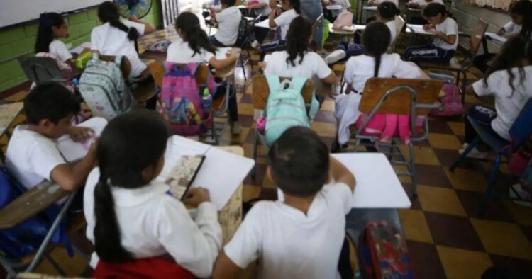 Drop in school enrollment in Honduras pushes away goal 2026