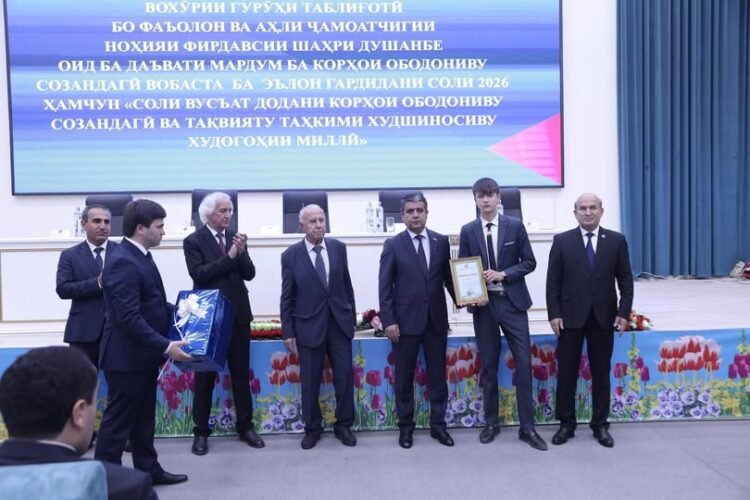 The Dushanbe schoolboy who saved a drowning girl received another award – from the administration of the Firdavsi district