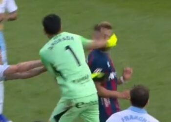 Crazy gesture in a Spanish derby. Eliminated, the goalkeeper punched an opponent in the face VIDEO