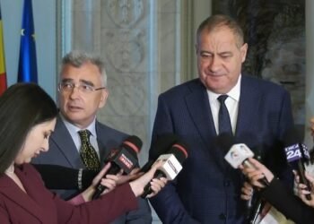 “PSD, the former main ruling party, will join forces with the far-right opposition”, notes the international press