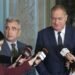 “PSD, the former main ruling party, will join forces with the far-right opposition”, notes the international press