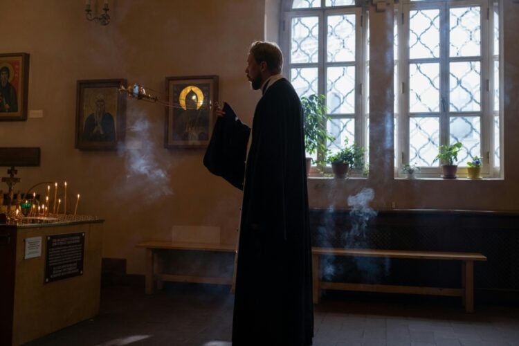 Two priests allegedly got into a fight in a private church in Târgu-Jiu. One of them was dismissed 3 years ago, but would have continued to serve