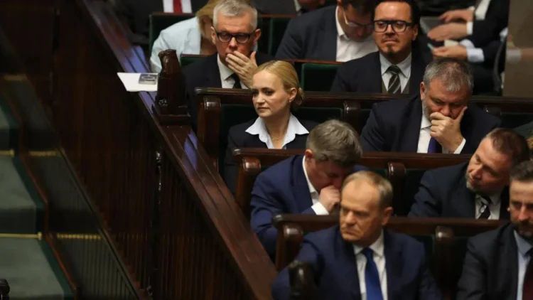 Will Chaos in Healthcare Sink the Ruling Coalition? “This Is Outrageous”