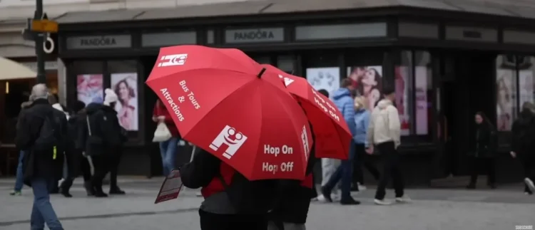 Prague Takes Action Against So-Called “Deštníkáři”: New Rules to Curb Tourist Scams