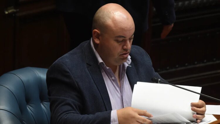 Castillo is not the president: MPP senator defended Yamandú Orsi and considered the significance of the visit to aircraft carriers strange