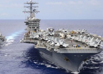 Orsi visited the aircraft carrier USS Nimitz and whites denounce that the Constitution was violated by the entry of a US aircraft into Uruguay