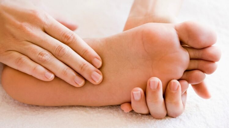 This unpleasant symptom on the feet could indicate diabetes or liver disease – Life