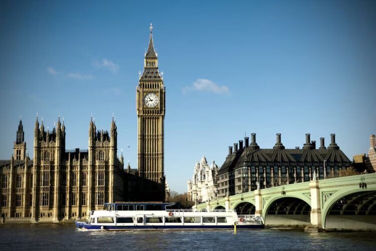 The United Kingdom raised its alert level for a possible terrorist attack: “Highly probable”