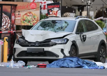 Car drives into a group of people in downtown Leipzig – one dead