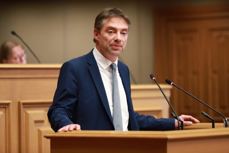 ‘You are the wolf in sheep’s clothing’ : ADR comes under fire in Chamber debate on integration