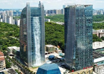 They turned a 121-meter giant skyscraper into a waterfall