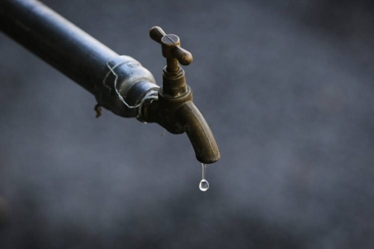 KUTS-related works trigger pipeline burst at Jln Wan Alwi, several areas hit by water disruption