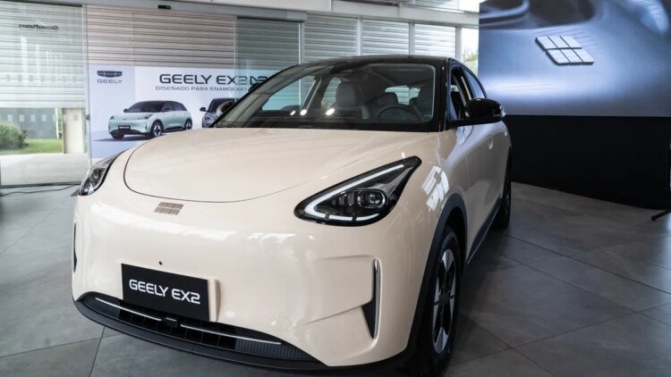 The best-selling electric car in the world arrives in Uruguay: the Geely EX2 debuts with an unusual delivery