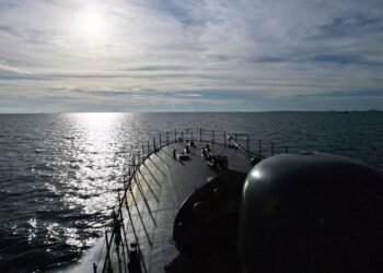 Sea straits and canals – the Achilles heel of the world economy, politics and security