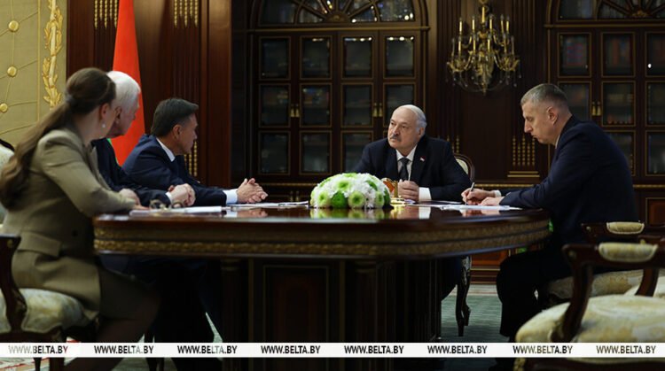 Lukashenko shares details of his recent meeting with Zelensky’s envoys 