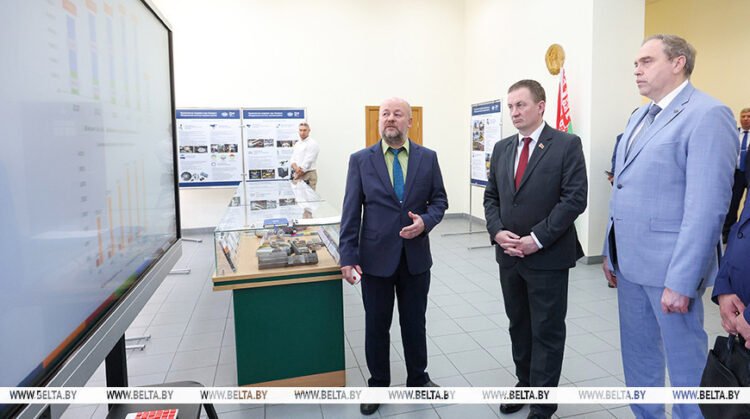 Belarus’ PM gets familiar with latest products of Mechanical Engineering Institute