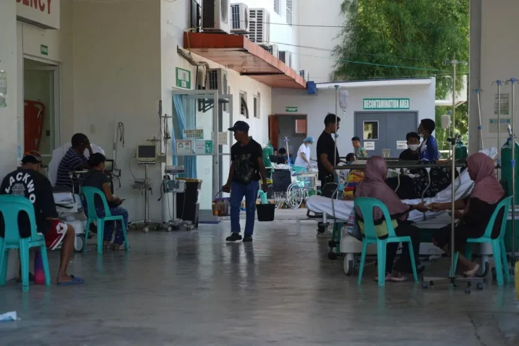 Outdoor hospitals, shaken communities as Philippine quake toll hits 41