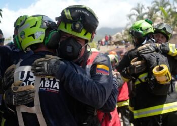 Photos: Powerful earthquakes strike Venezuela