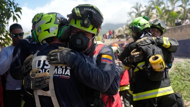 Photos: Powerful earthquakes strike Venezuela