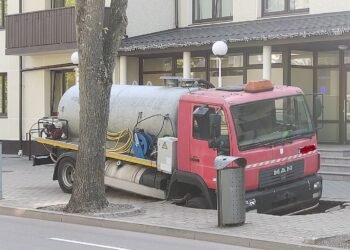 A sinkhole opened in Palanga – a truck got stuck