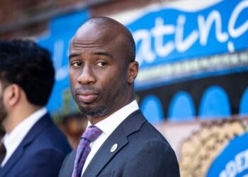 New York City Schools Chancellor Being Investigated Over No-Bid Contract