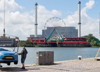 A second entrepreneur is venturing into the Rotterdam amusement park headache. The city is anything but enthusiastic
