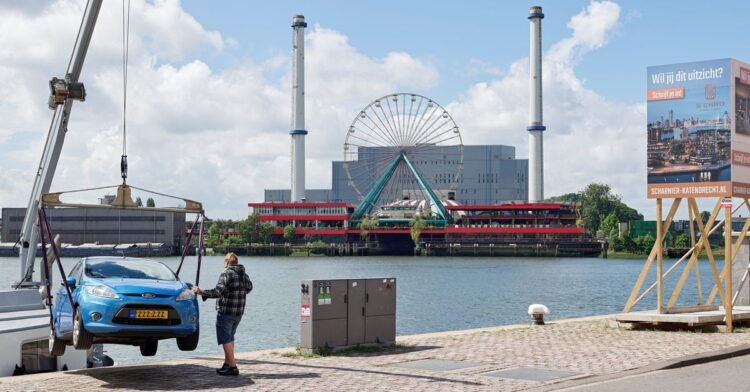 A second entrepreneur is venturing into the Rotterdam amusement park headache. The city is anything but enthusiastic