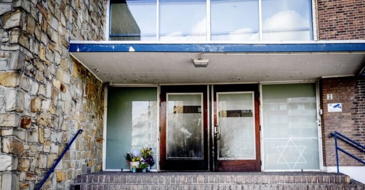 Did the suspects in the attacks at a Rotterdam synagogue have a terrorist motive or not?