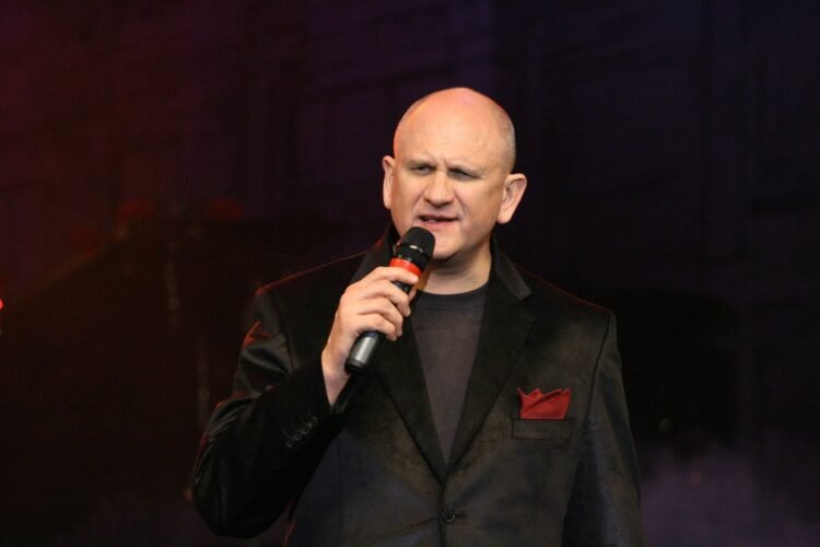 During the performance of E. Kučinskas, it was the first such surprise in 40 years: more than one person appeared on stage