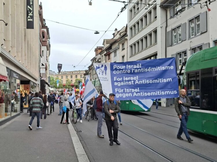 Israel rally and counter-demonstration clash in Switzerland
