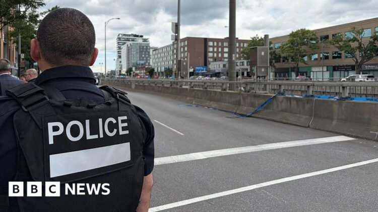 Montreal shooting leaves officer, civilian and suspect deadIt was the first time in 24 years that a Montreal police officer was  killed in the line of duty, the city's police chief said.59 mins agoUS & Canada