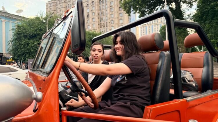 Rain, retro cars and favorite music: how the Retro & New Cars Fest took place in Dushanbe