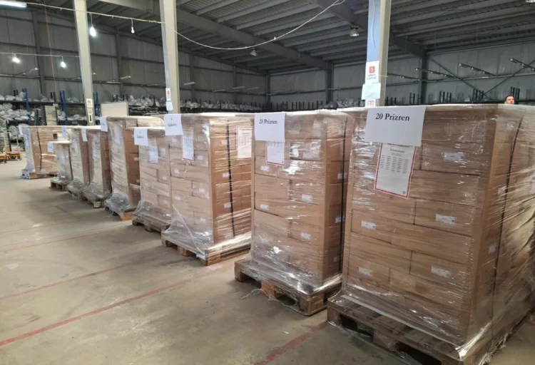 The election materials were distributed in the municipalities, under strict security measures