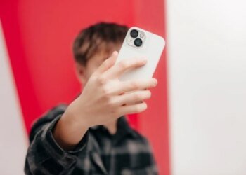 Deepfakes and sextortion harass Swiss youngsters