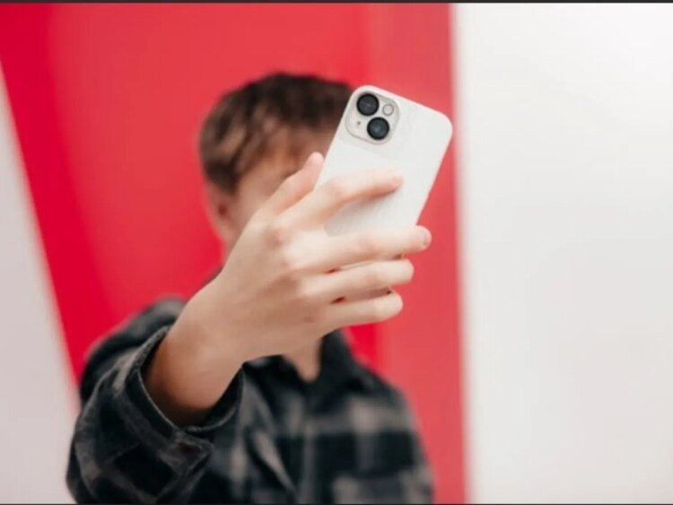 Deepfakes and sextortion harass Swiss youngsters