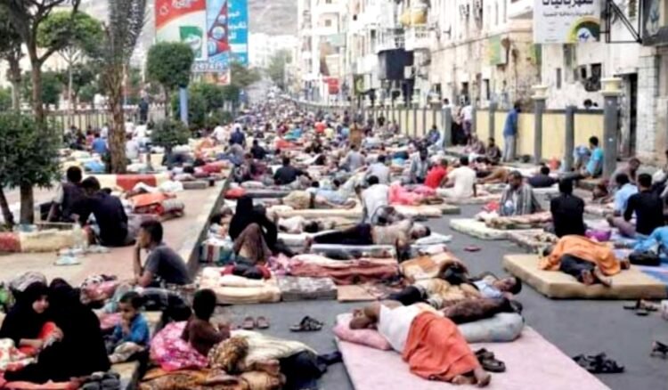 Aden.. when houses turn into “skirts” and streets into collective bedrooms due to the corruption of the occupation