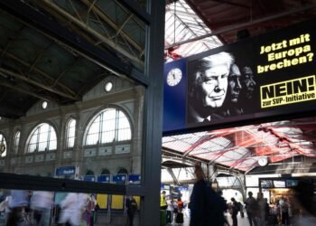 Swiss vote on a legal population limit of 10 million inhabitants to curb immigration. Opponents warn of ‘chaos’