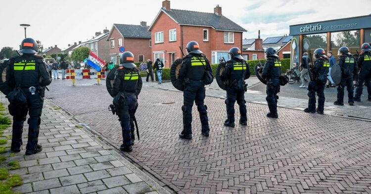 The right to demonstrate is being overhauled and a bill against glorifying terrorism: ‘We should not be constantly on a repressive tour’