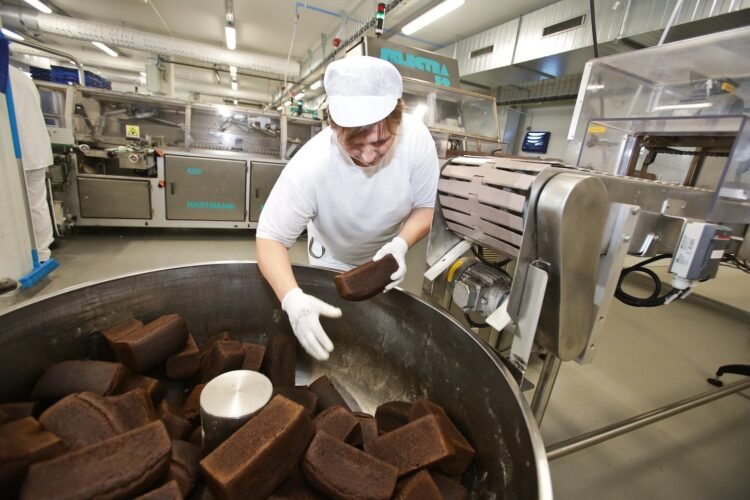 A well-known bakery is laying off most of its people – shutting down?