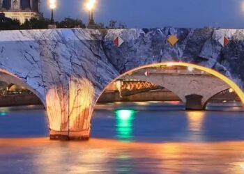 Paris bridge becomes giant ‘cave’