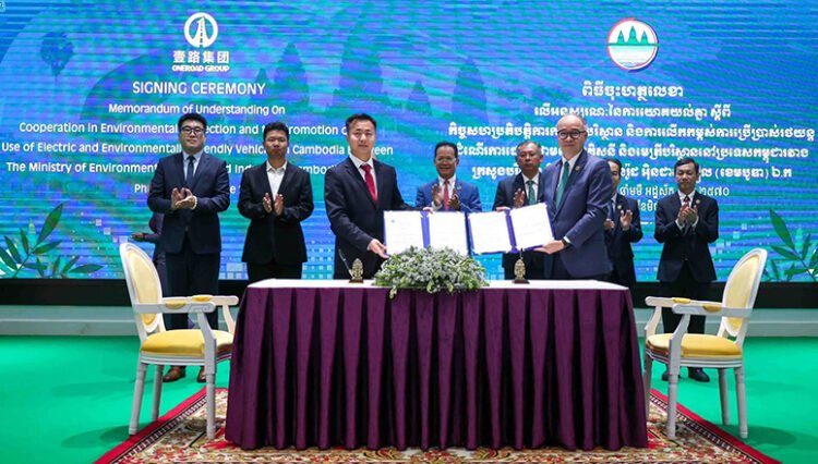 Environment minister promotes EV transition