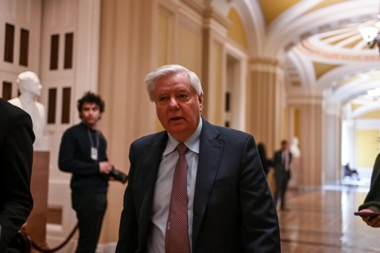 US Senator: If the deal fails, Trump will take over the Strait of Hormuz and charge