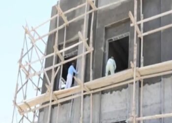 23 Notices Issued as Workers Found Exposed to Extreme Heat During Kuwait’s Midday Work Ban