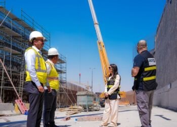 Kuwait’s New airport road takes shape as minister inspects progress