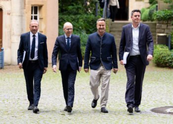 Tripartite press conference: Government assures €450 million package will not burden businesses