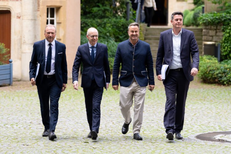 Tripartite press conference: Government assures €450 million package will not burden businesses