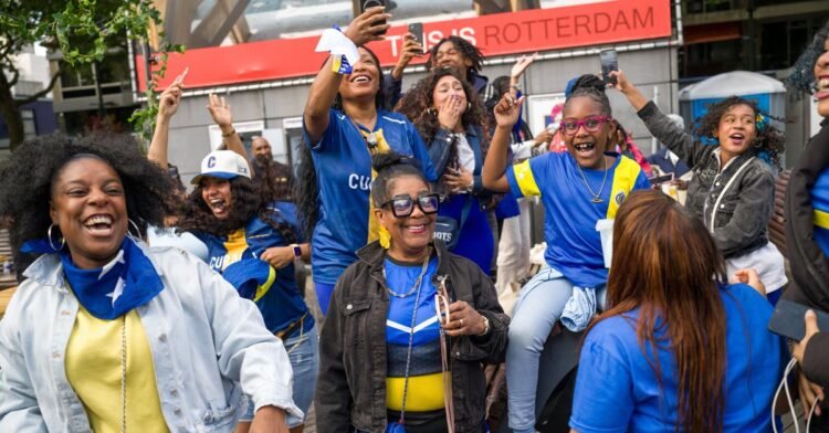 Football connects Rotterdam: World Cup party with Brazilian nails, Turkish flags and Curaçao dance