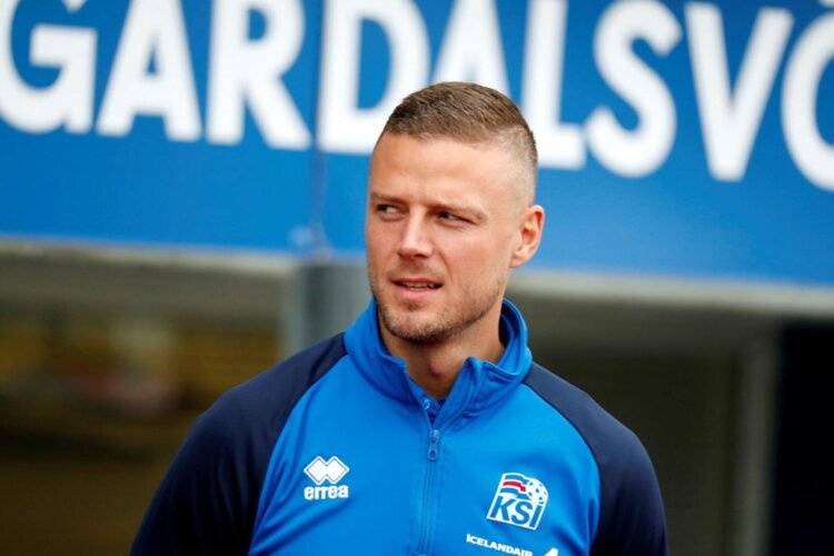 Ragnar Sigurðsson sells a detached house in Garðabær